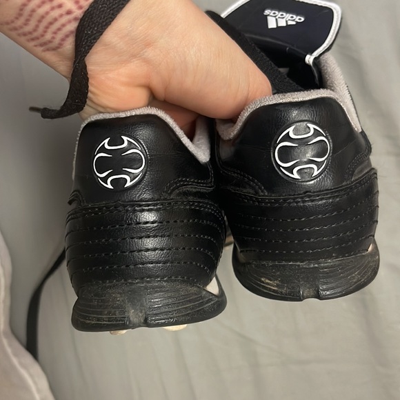 Adidas Traxion Tax Turf size 2 kids - Picture 10 of 10